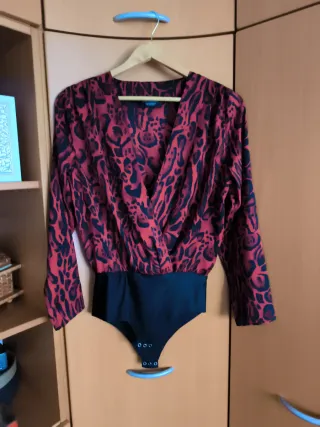 Body Camisa Estampado Animal Rojo y Negro
