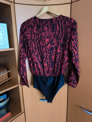 Body Camisa Estampado Animal Rojo y Negro