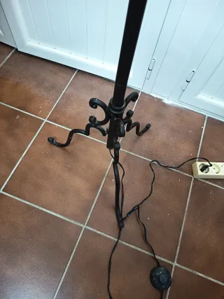Lámpara de pie hierro forjado negra