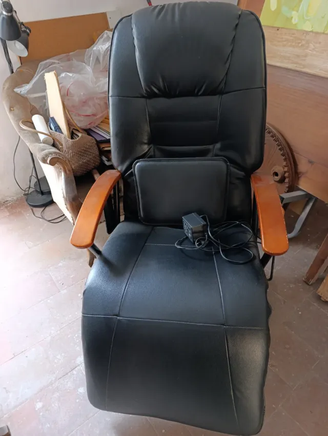 Poltrona relax in pelle e legno