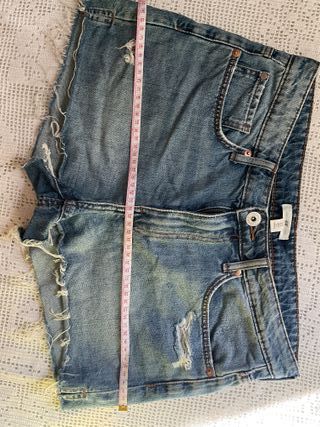 PaPantalones vaqueros negros rotos y vaqueros h&m