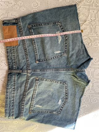 PaPantalones vaqueros negros rotos y vaqueros h&m