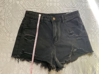 PaPantalones vaqueros negros rotos y vaqueros h&m