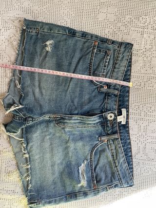 PaPantalones vaqueros negros rotos y vaqueros h&m