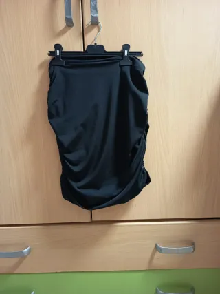 Falda corta negra fruncida
