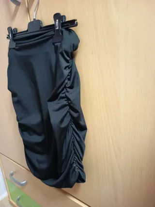 Falda corta negra fruncida