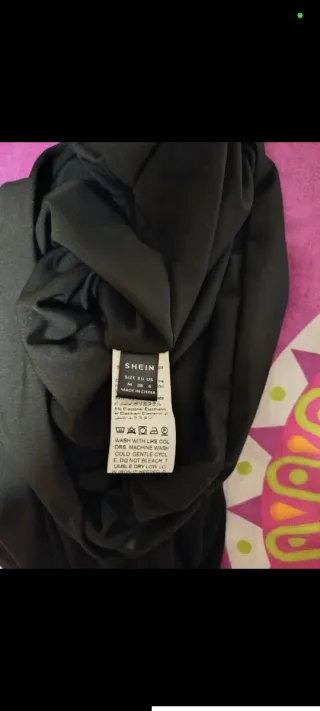 Falda corta negra fruncida