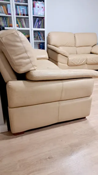 Sofás de piel beige 3+2 plazas