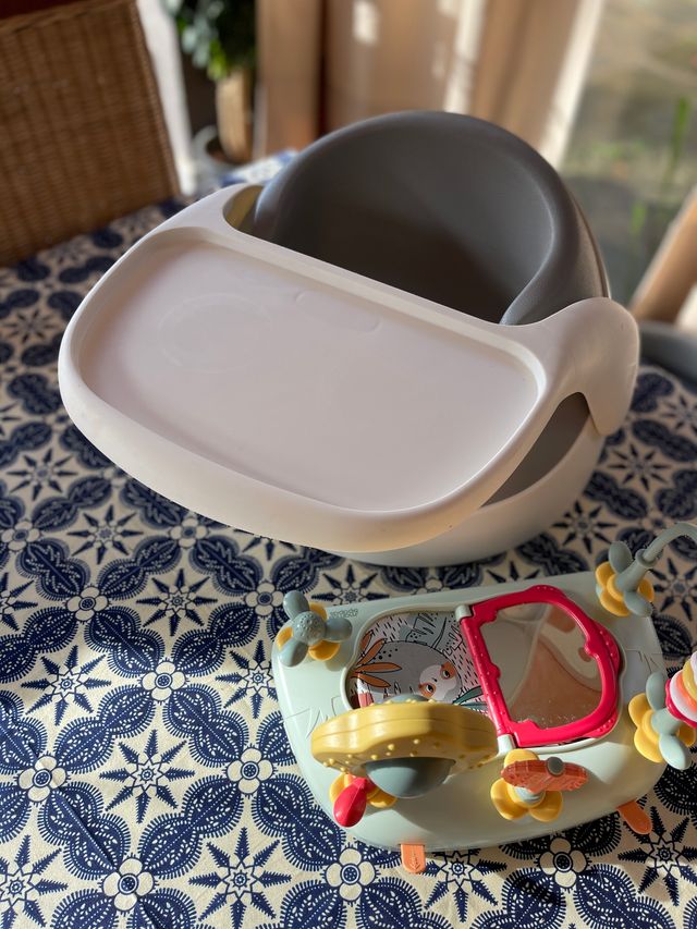 Asiento bebé con juguetes