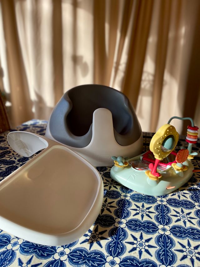 Asiento bebé con juguetes