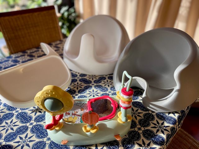 Asiento bebé con juguetes