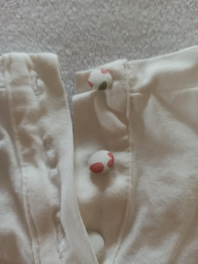 Camiseta con mangas florales