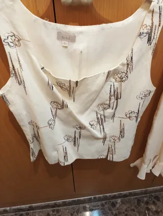 Conjunto DNI Beige Talla 46 es más bien una 44