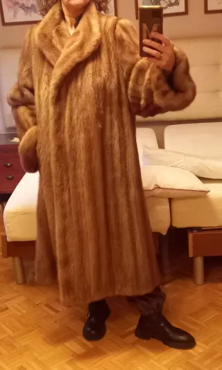 Abrigo largo tipo visón