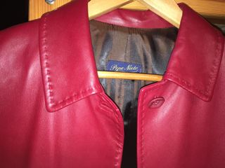 Abrigo de cuero rojo talla S