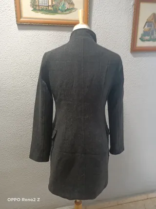 Abrigo gris de botones