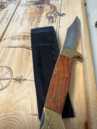 Coltello con fodero, lama in acciaio inox