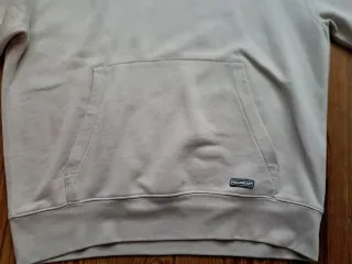 Sudadera beige con capucha