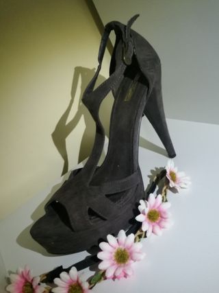 Zapatos de tacón grises talla 41