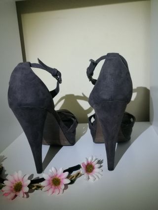 Zapatos de tacón grises talla 41
