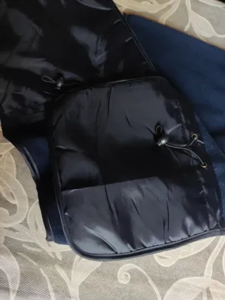 Bufanda azul marino con bolsillos ajustables