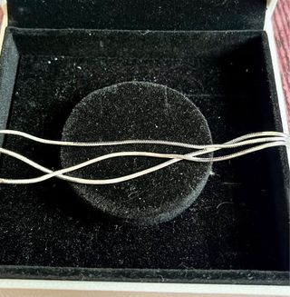 Pulsera de finas cadenas plateadas