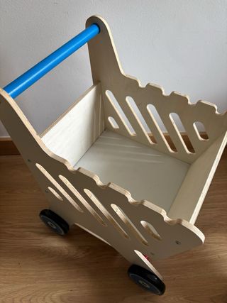 Carrito de madera para compras de juguete