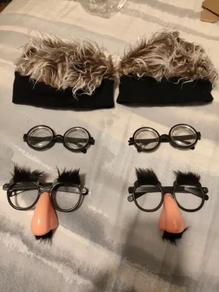 Pack 2 pelucas pelo corto y 4 gafas