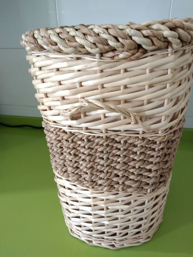 Cesto de mimbre ovalado