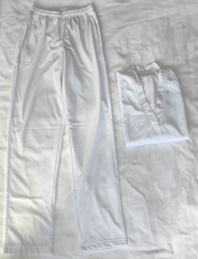Conjunto deportivo blanco chaqueta y pantalón