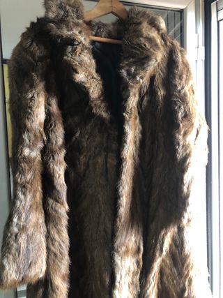 Abrigo de piel morsa marrón