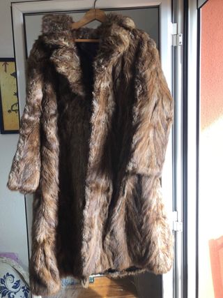 Abrigo de piel morsa marrón