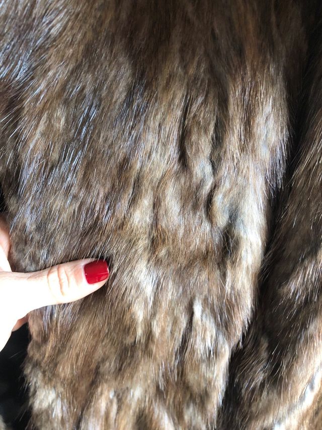 Abrigo de piel morsa marrón