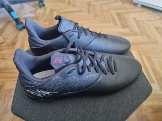 Zapatillas fútbol multitacos negras/rojas
