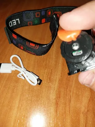 Linterna frontal LED USB