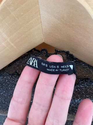 Camiseta Zara transparente brillos