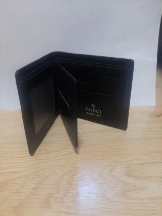 Billetera Negra con Diseño de Serpiente Roja