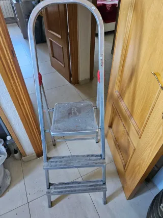 Escalera aluminio 3 peldaños fuerte