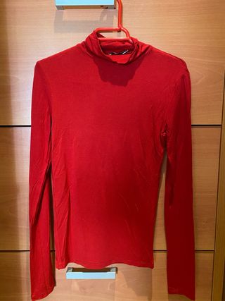 Camiseta cuello alto roja