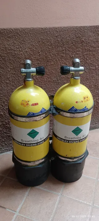Coppia bombole subacquea con rubinetti