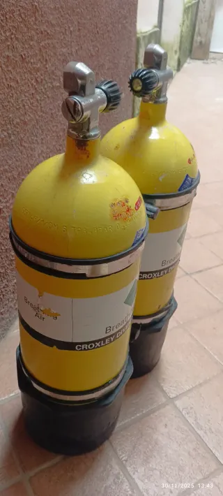 Coppia bombole subacquea con rubinetti