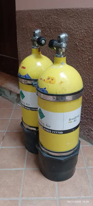 Coppia bombole subacquea con rubinetti
