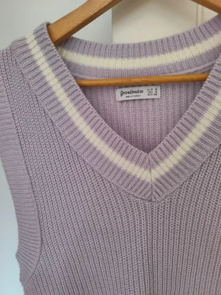 Chaleco punto lila cuello pico