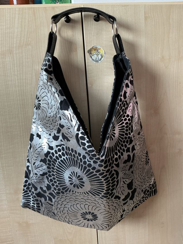 Bolso de fiesta negro y plateado