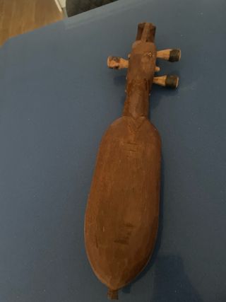 Violín antiguo artesanal de madera