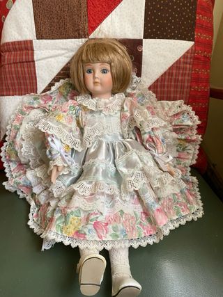 Muñeca de porcelana antigua