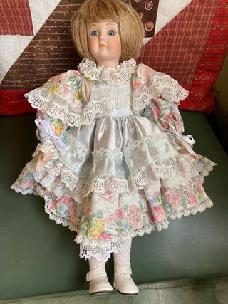 Muñeca de porcelana antigua