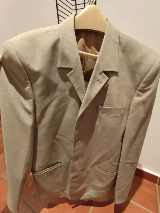 Americana y chaleco beige