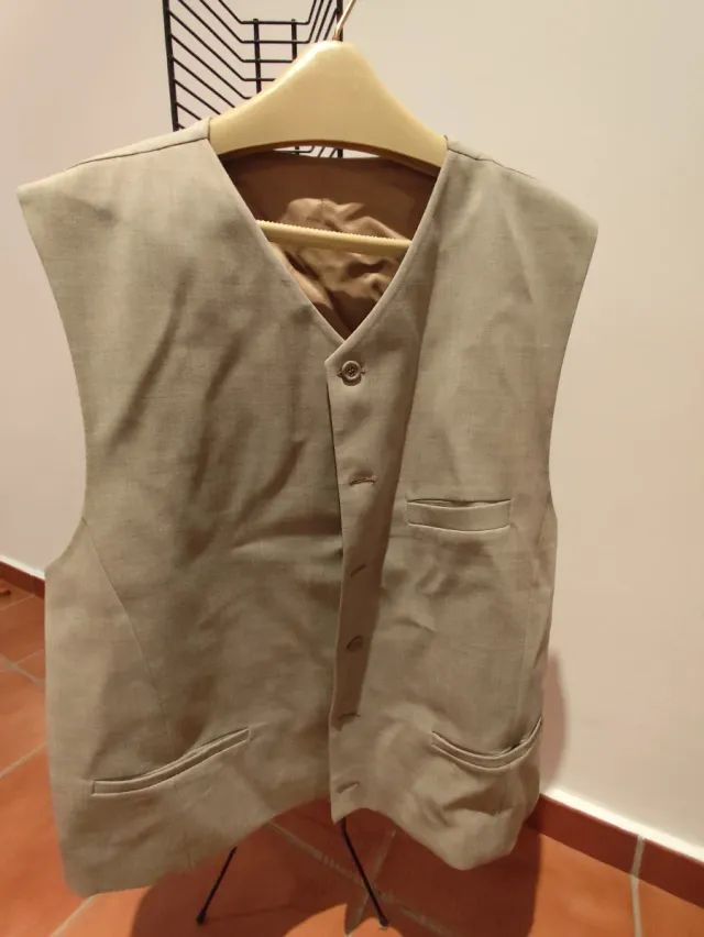 Americana y chaleco beige