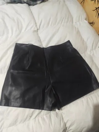 Falda pantalón efecto piel negra
